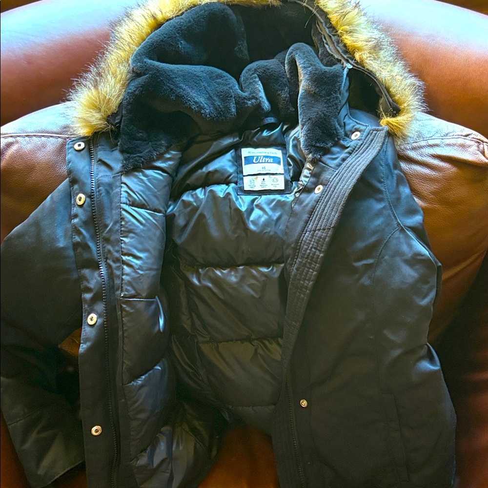 Abercrombie & Fitch Black Puffer Jacket with Faux Fur Trim